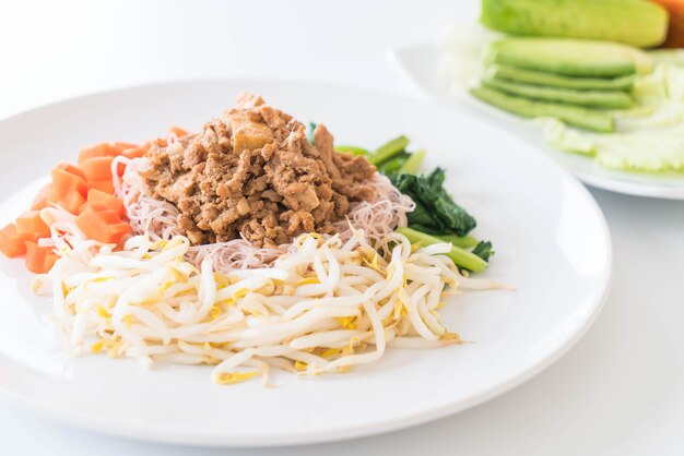 Crepe de fideos de trigo integral con tofu