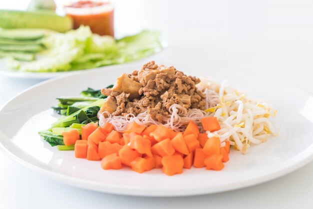 Crepe de fideos de trigo integral con tofu