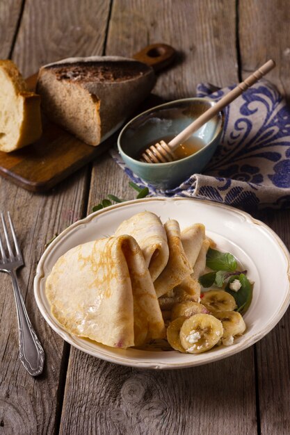 Crepes con plátanos y miel