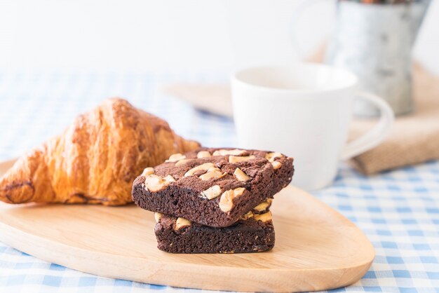 Croissant y brownies