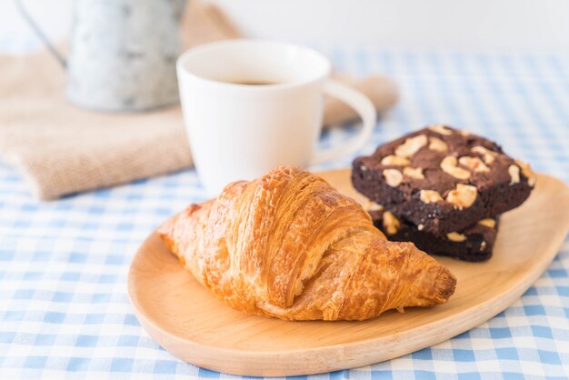 Croissant y brownies