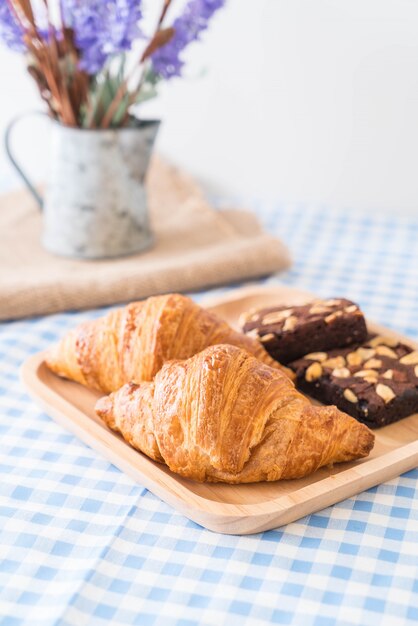 Croissant y brownies