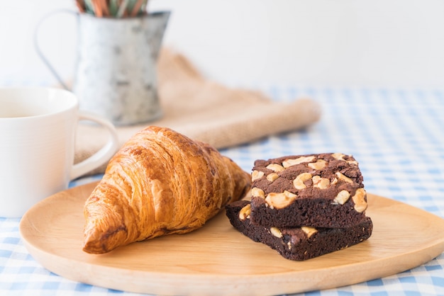 Croissant y brownies