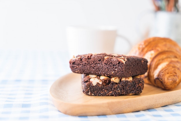 Croissant y brownies