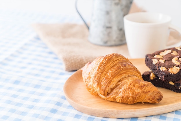 Croissant y brownies