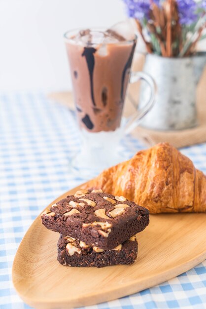 Croissant y brownies