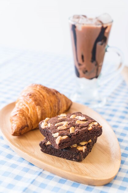 Croissant y brownies