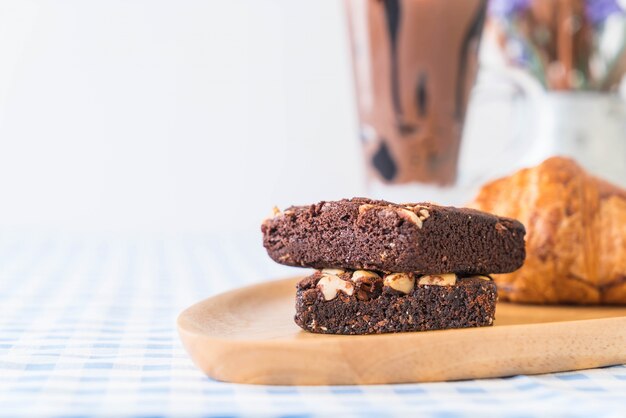 croissant y brownies