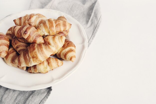 Croissant recién horneado