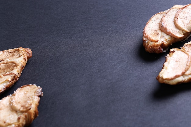 Croissants al horno con peras