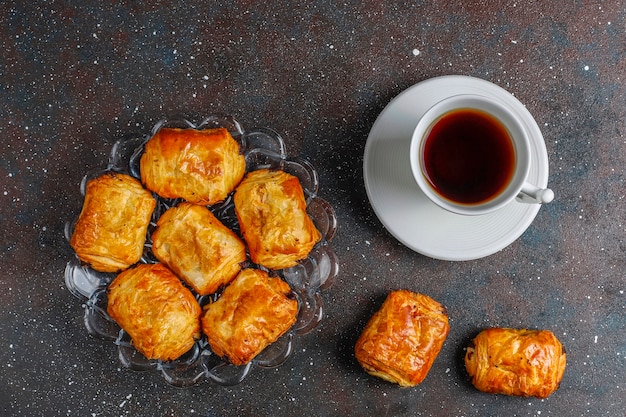 Foto gratuita croissants franceses pain au chocolate.