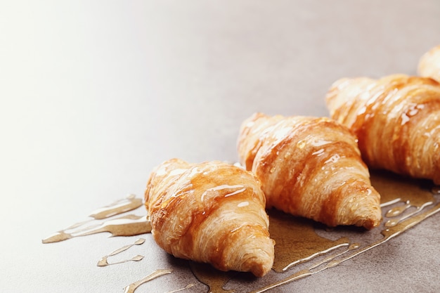 Croissants en gris