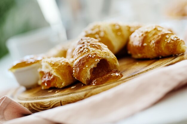 Croissants rellenos de mermelada