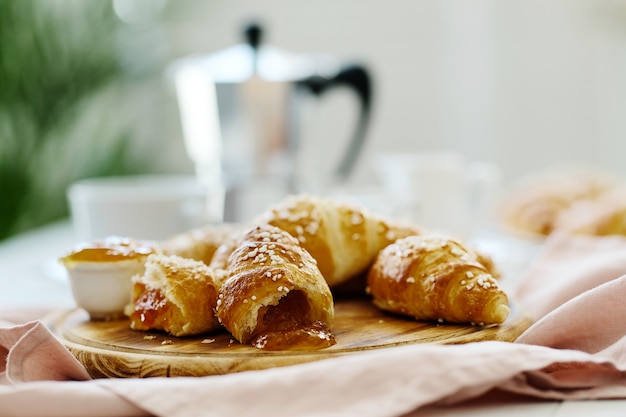 Croissants rellenos de mermelada