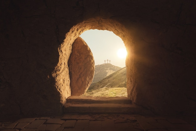 Foto gratuita cruz cristiana en la naturaleza