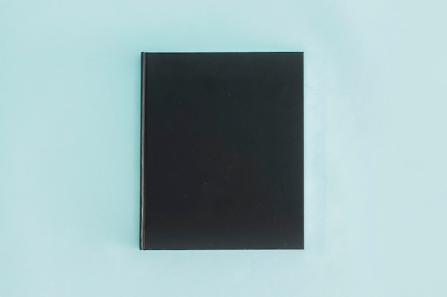Cuaderno con cubierta negra