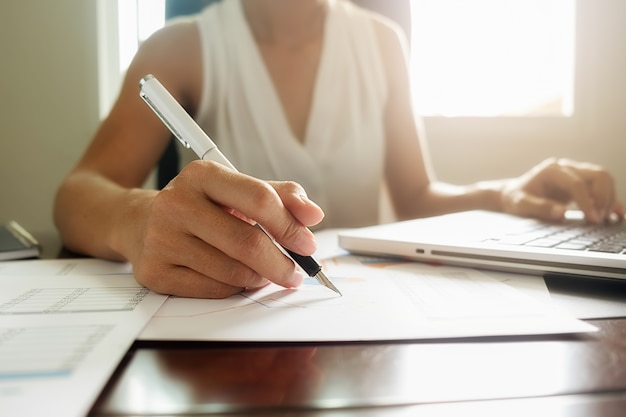 Cuaderno encima de negocios ratón ratón trabajo