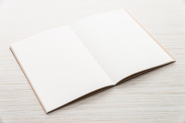 Cuaderno de mock up en blanco