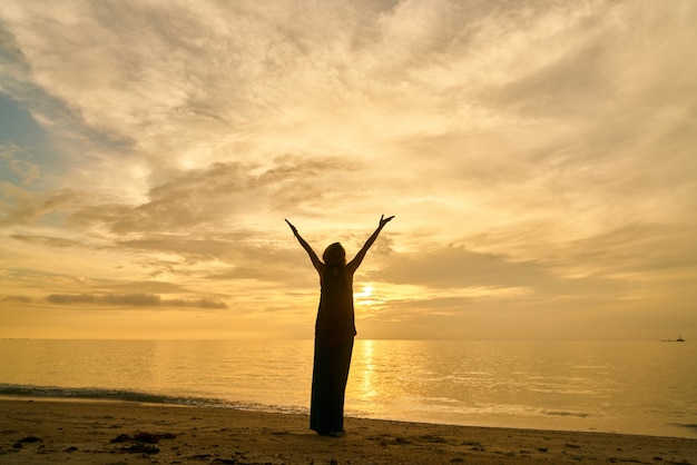 Cuadrado de yoga al aire libre luz del sol