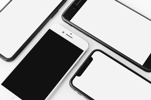 Cuatro teléfonos inteligentes