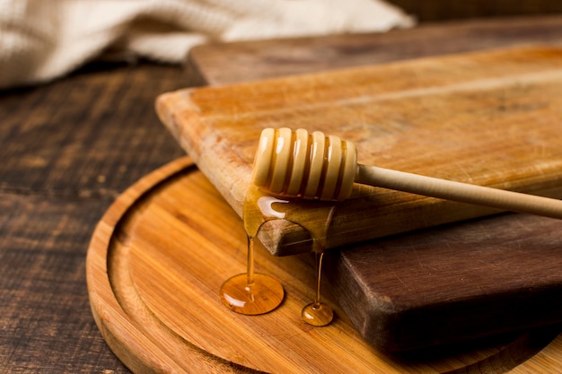 Cuchara con mancha de miel