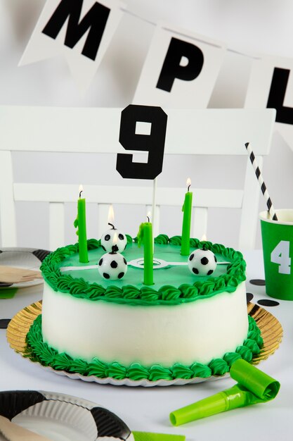 Cumpleaños de fútbol con delicioso pastel
