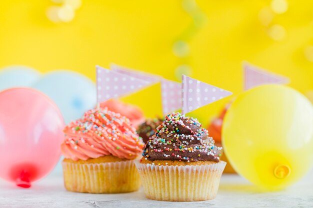 Cupcakes dulces con las banderas