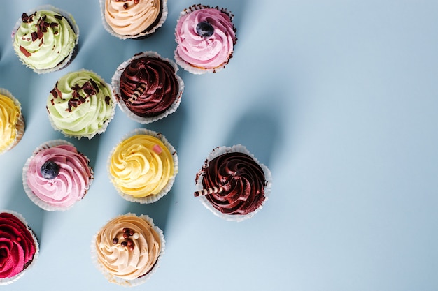 Cupcakes en mesa