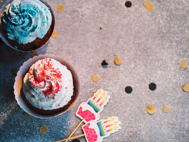 Cupcakes y palitos de canapé