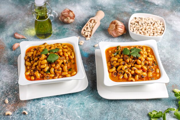 Foto gratuita curry de frijoles de ojos negros, cocina india.