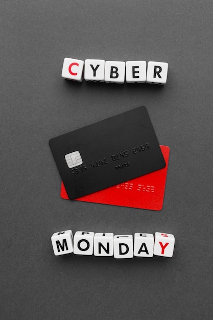 Cyber Monday con tarjetas de crédito negras y rojas