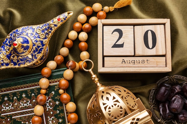 Decoración de año nuevo islámico con cuentas de oración.