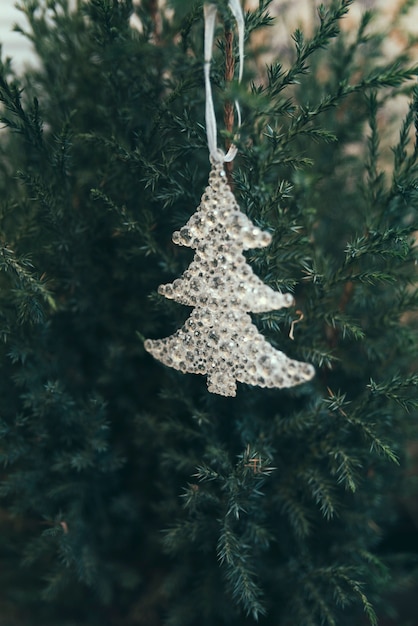 Foto gratuita decoración en árbol de navidad