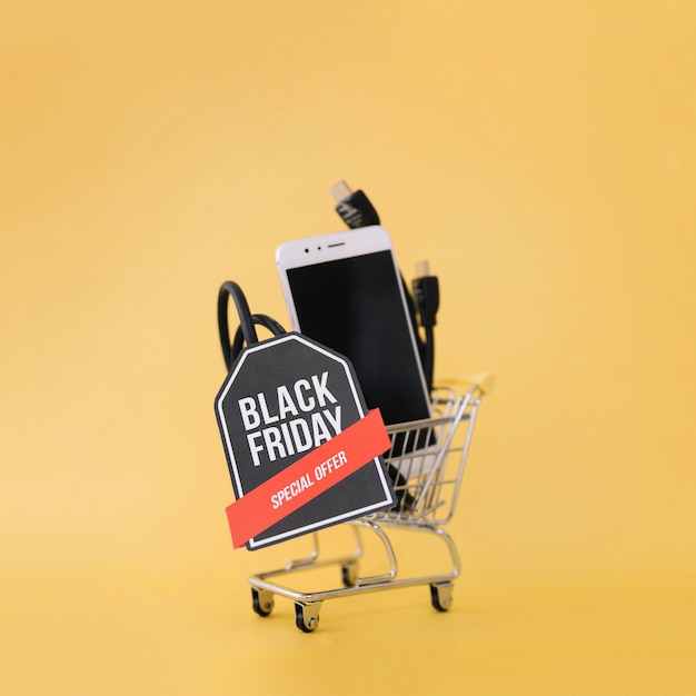 Decoración de black friday con smartphone en carro