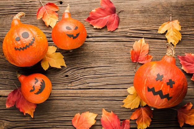 Decoración de Halloween calabazas y hojas