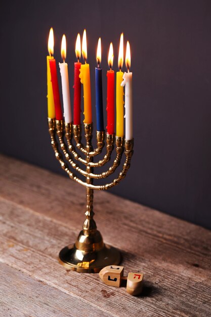 Decoración de Hanukkah con velas