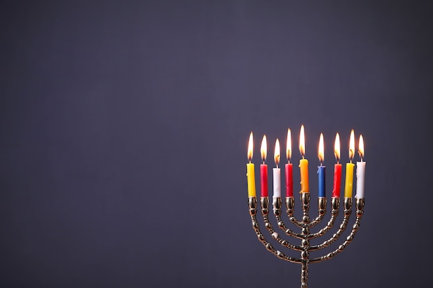 Foto gratuita decoración de hanukkah con velas