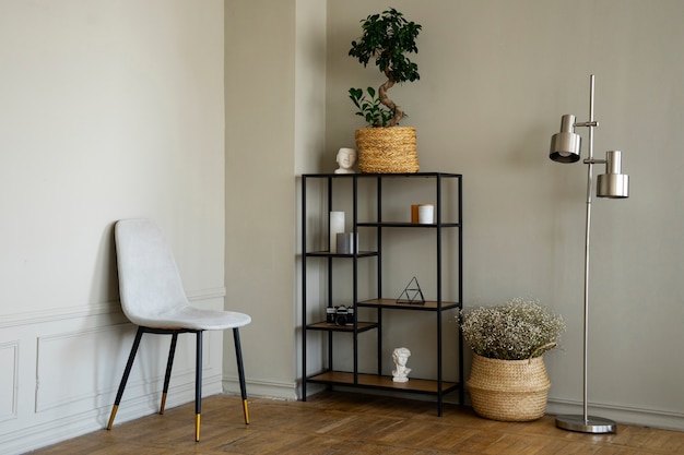 Decoración interior de la habitación con plantas en maceta