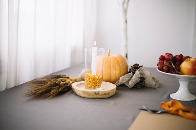 Decoración de mesa de thanksgiving con semillas