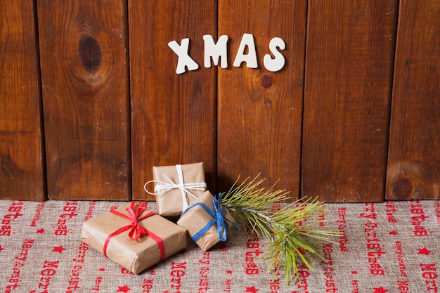 Decoración de navidad con cajas de regalo