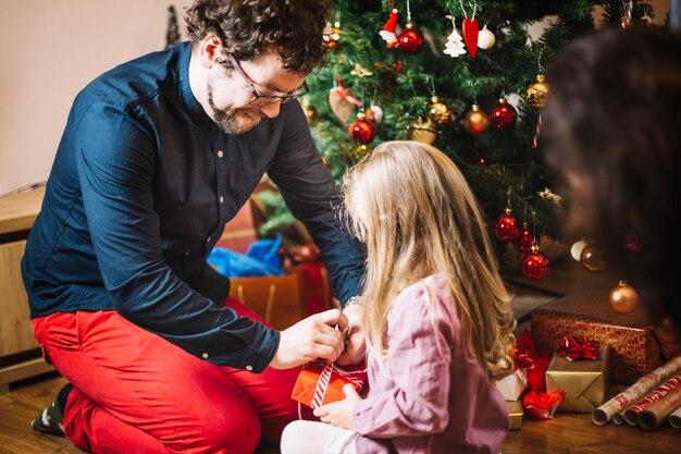 Decoración de navidad y familia