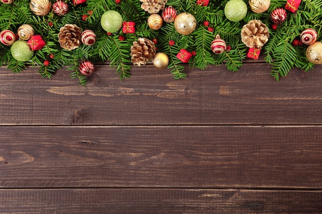 Decoración de navidad en suelo de madera