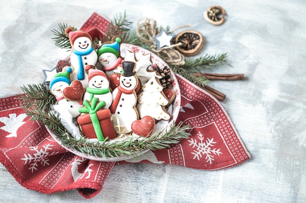 Decoración navideña con galletas festivas