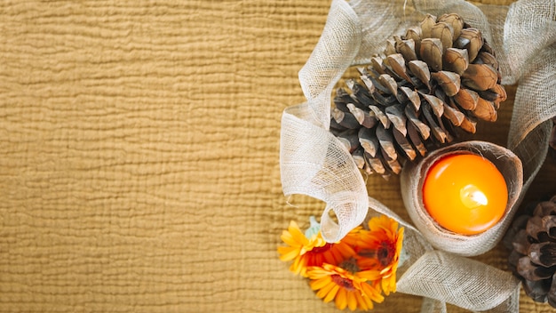 Decoración de otoño con espacio a la izquierda