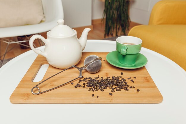 Decoración de té con tetera y taza