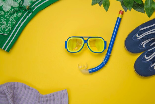 Decoración de verano con esnórquel y gafas de bucear