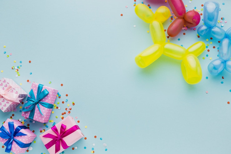 Foto gratuito decoración de la vista superior con cajas de regalo y globos