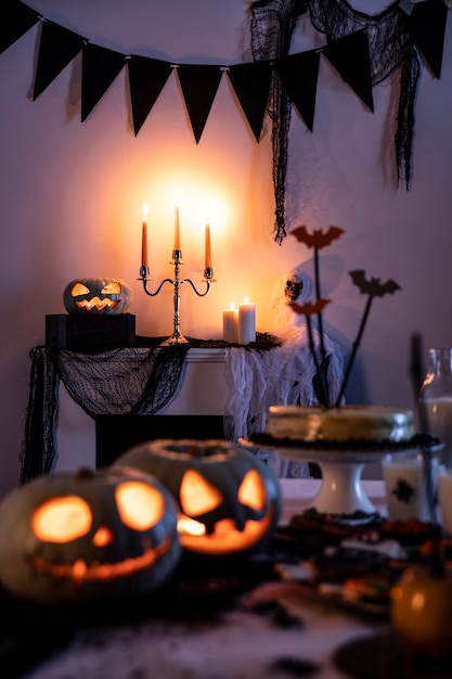 Decoraciones de fiesta de Halloween en la mesa