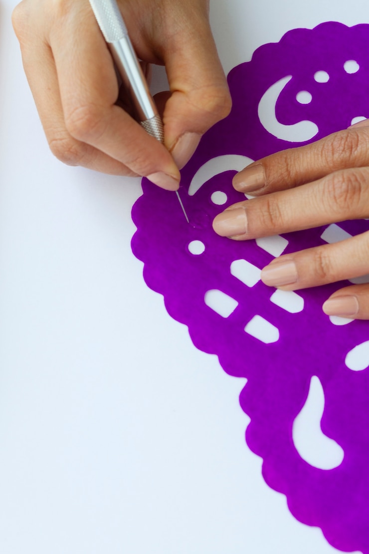 Foto gratuito decoraciones de fiesta de papel picado
