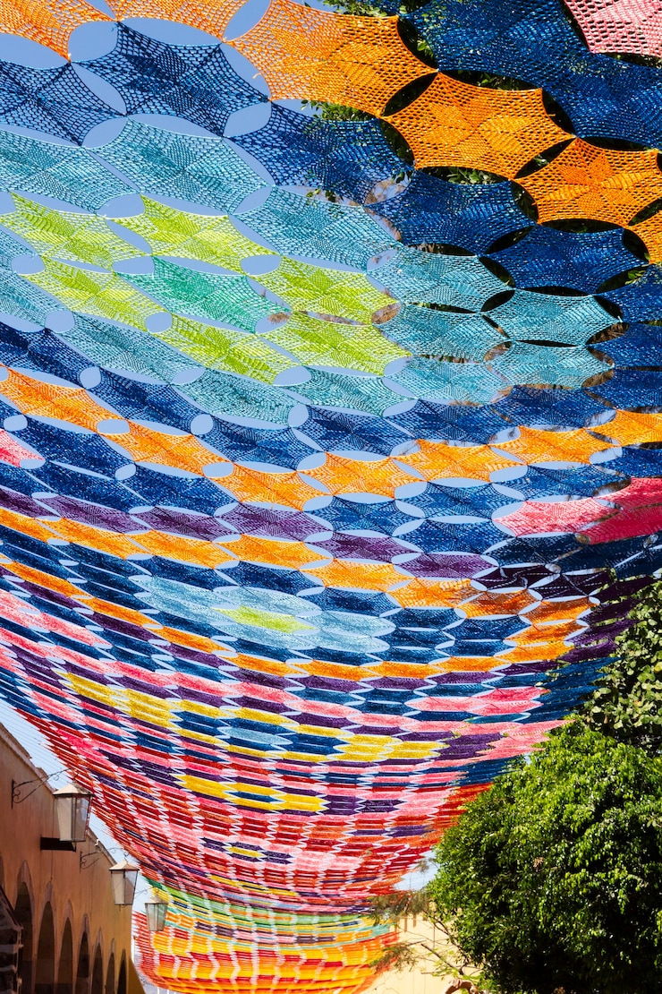 Foto gratuito decoraciones de fiesta de papel picado